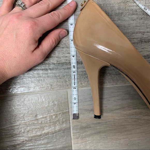 Stuart Weitzman nude peep toe heels size 8.5 - Picture 10 of 11